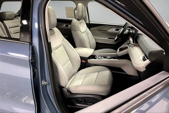 New 2026 Ford Explorer Active w/ Active Comfort Package image 12
