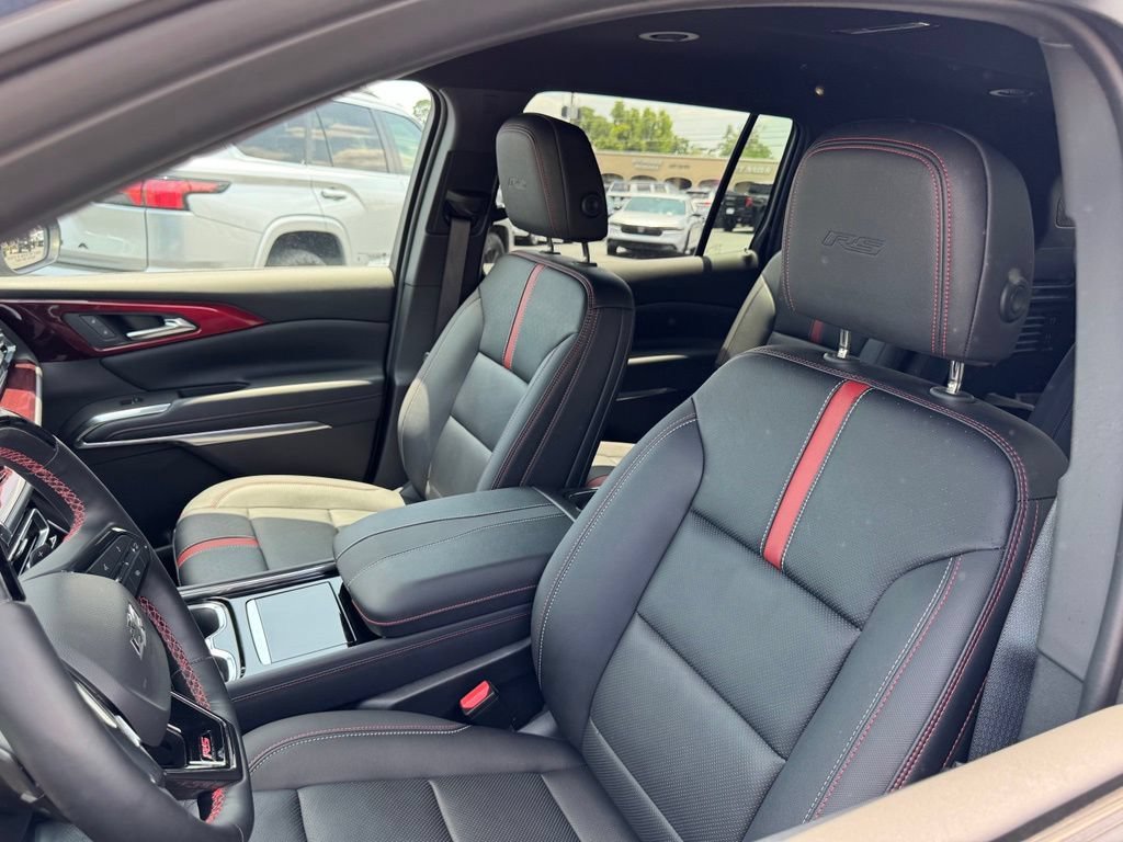 Used 2025 Chevrolet Traverse RS w/ LPO, Floor Liner Package AWD/4WD image 8
