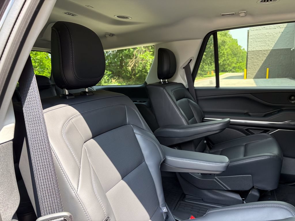 New 2027 Lincoln Navigator Premiere AWD/4WD image 25