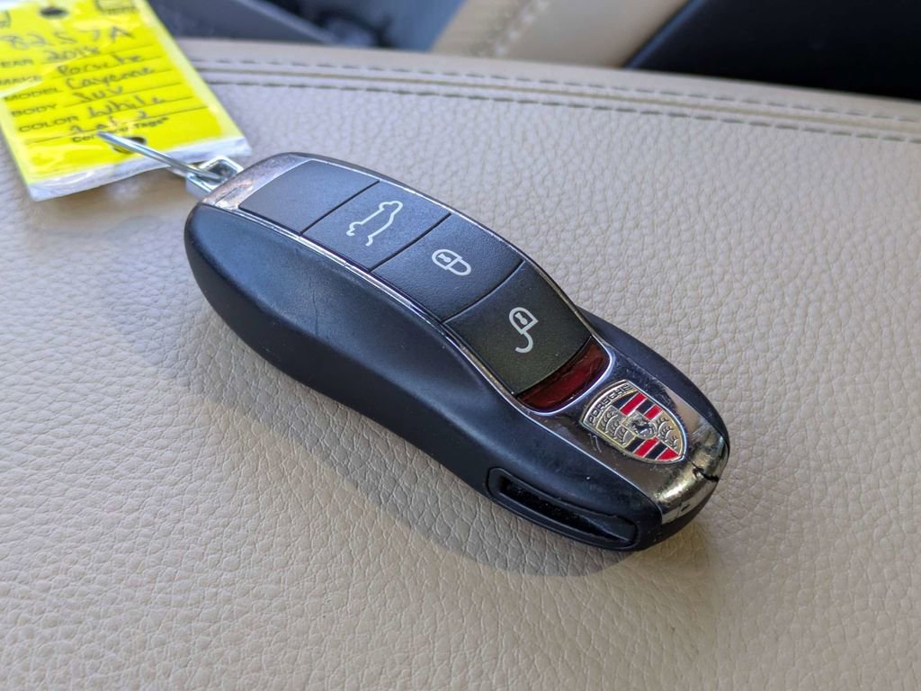 Used 2018 Porsche Cayenne image 32