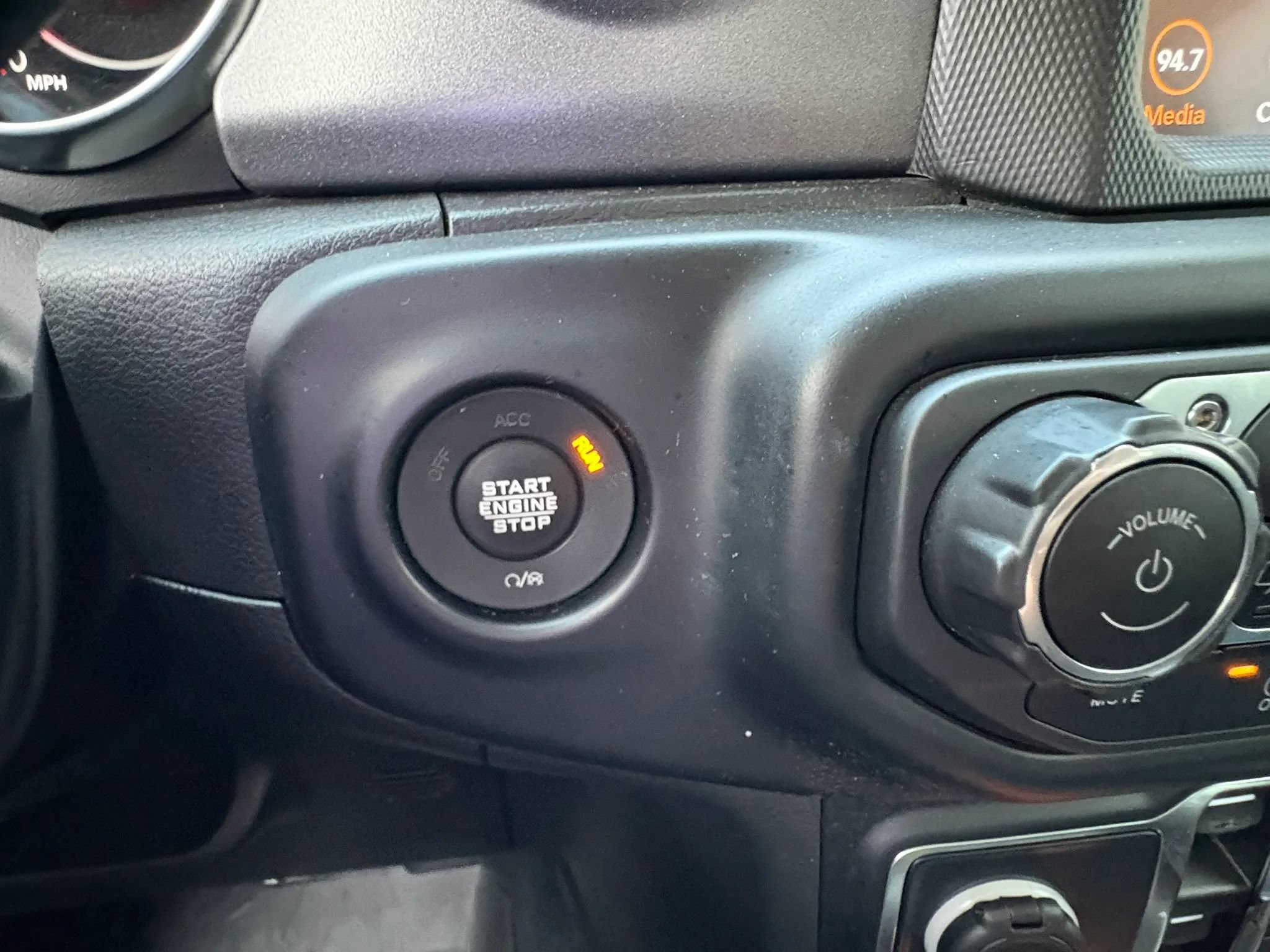Used 2022 Jeep Gladiator Mojave w/ Cold Weather Group AWD/4WD image 36