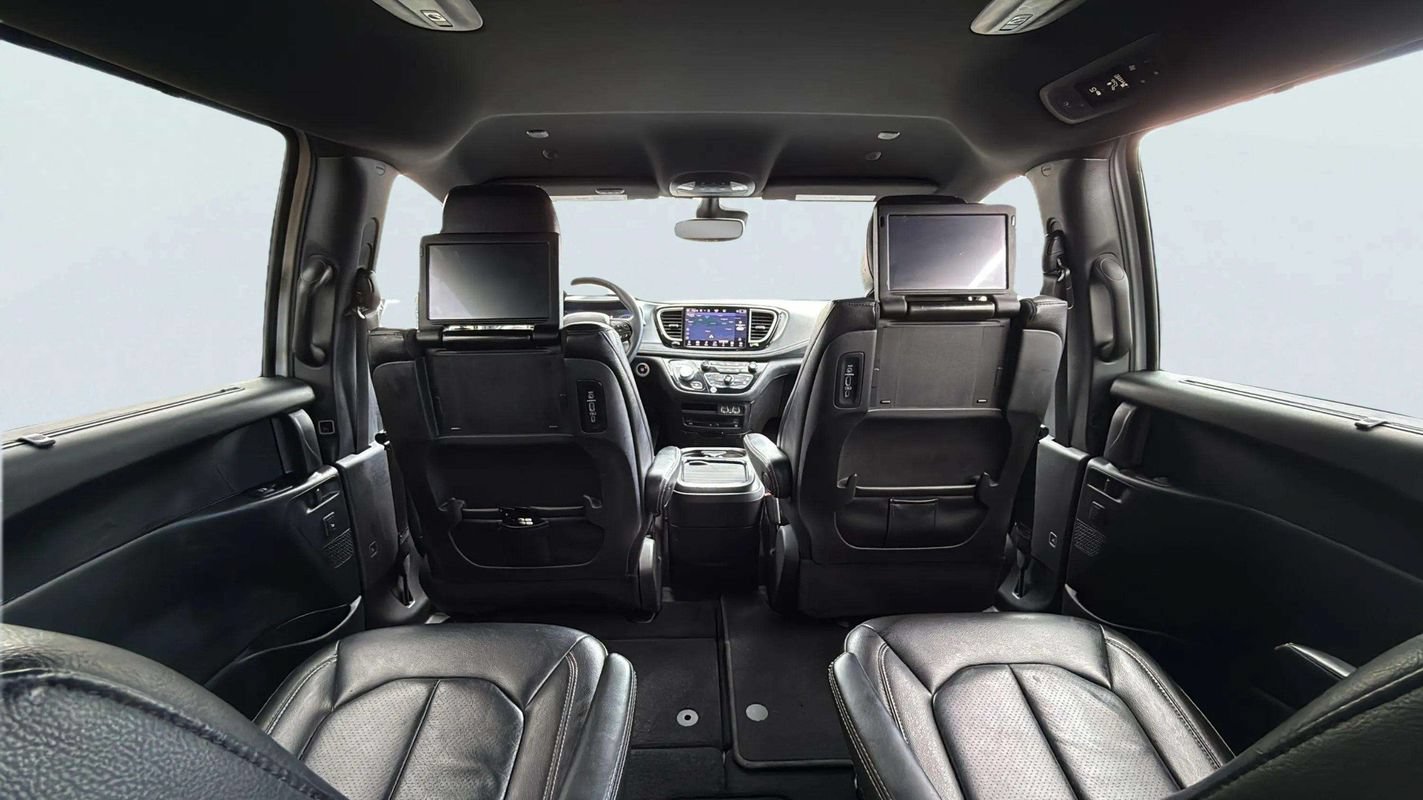 Used 2022 Chrysler Pacifica Touring-L w/ Uconnect Theater Family Group AWD/4WD image 18