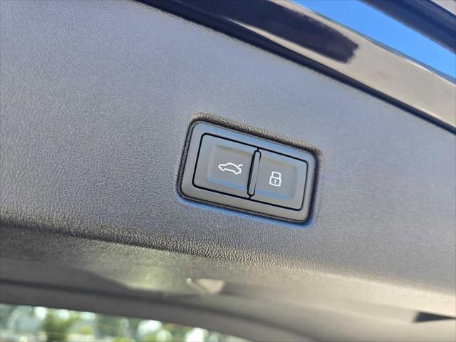 Used 2024 Audi Q4 e-tron Prestige image 19