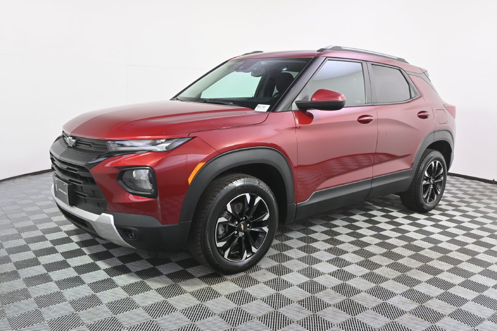 Used 2022 Chevrolet TrailBlazer LT w/ LPO, Blackout Package AWD/4WD image 2