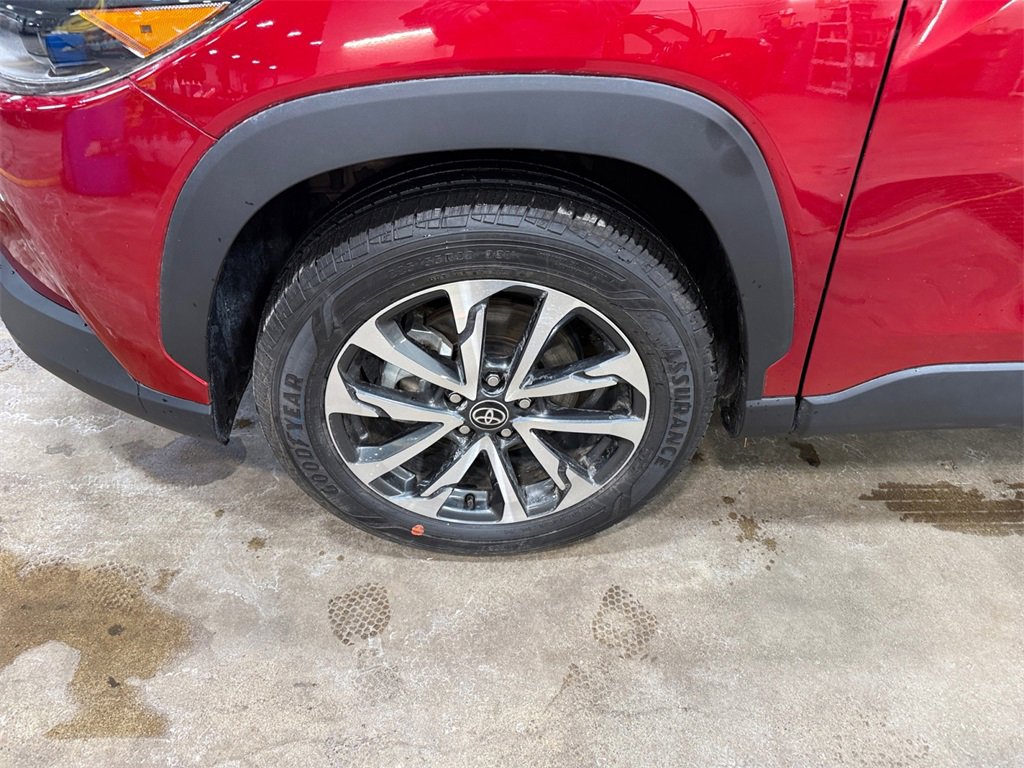 Used 2025 Toyota Corolla Cross XLE image 38