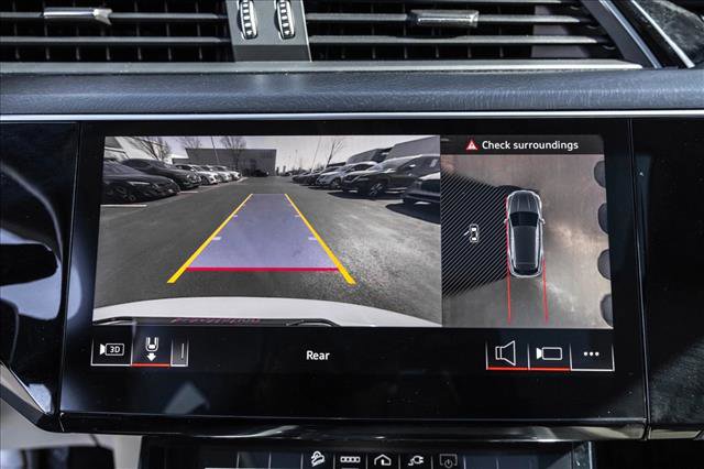 Used 2024 Audi Q8 e-tron Premium Plus w/ Premium Plus Package image 18