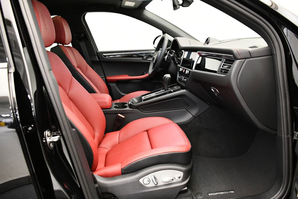 Used 2025 Porsche Macan Turbo image 45