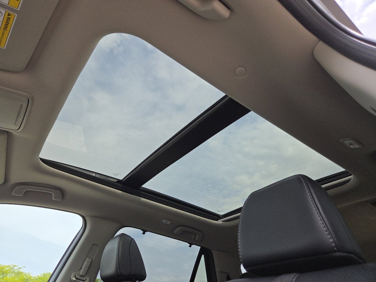 Certified 2025 Honda Pilot Touring image 4