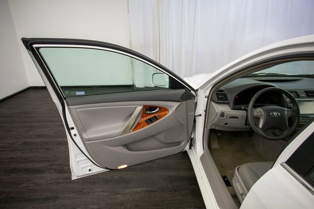 Used 2011 Toyota Camry XLE w/ XLE Extra-Value Pkg #2 image 16