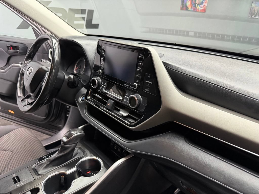 Used 2020 Toyota Highlander LE FWD image 50