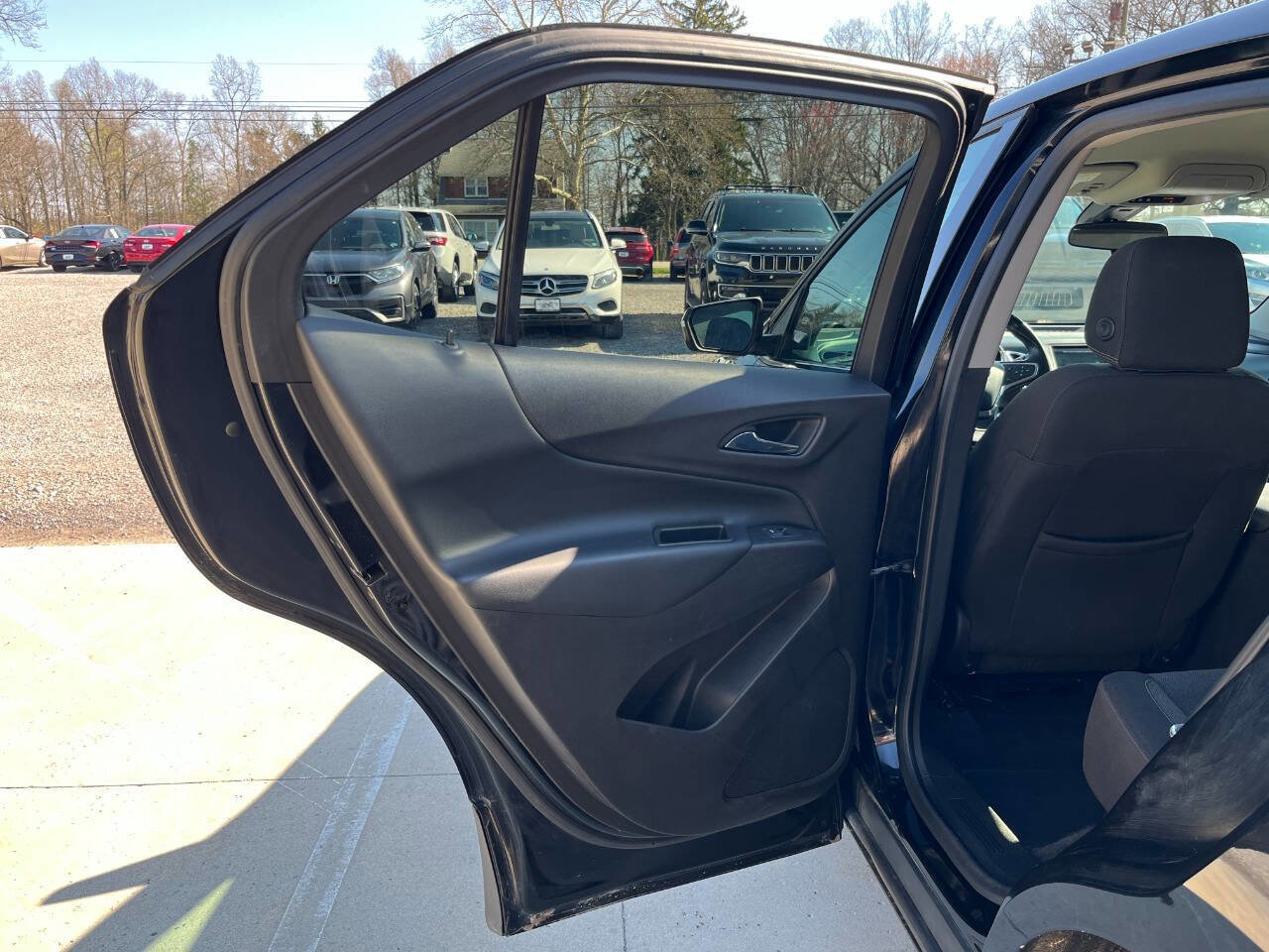 Used 2019 Chevrolet Equinox LT w/ Driver Convenience Package image 9