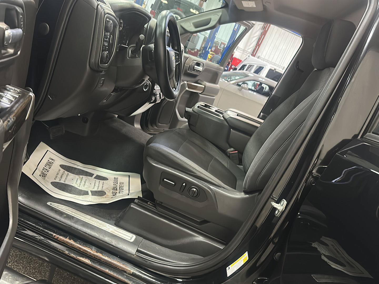 Used 2020 Chevrolet Silverado 1500 LT w/ All-Star Edition AWD/4WD image 17