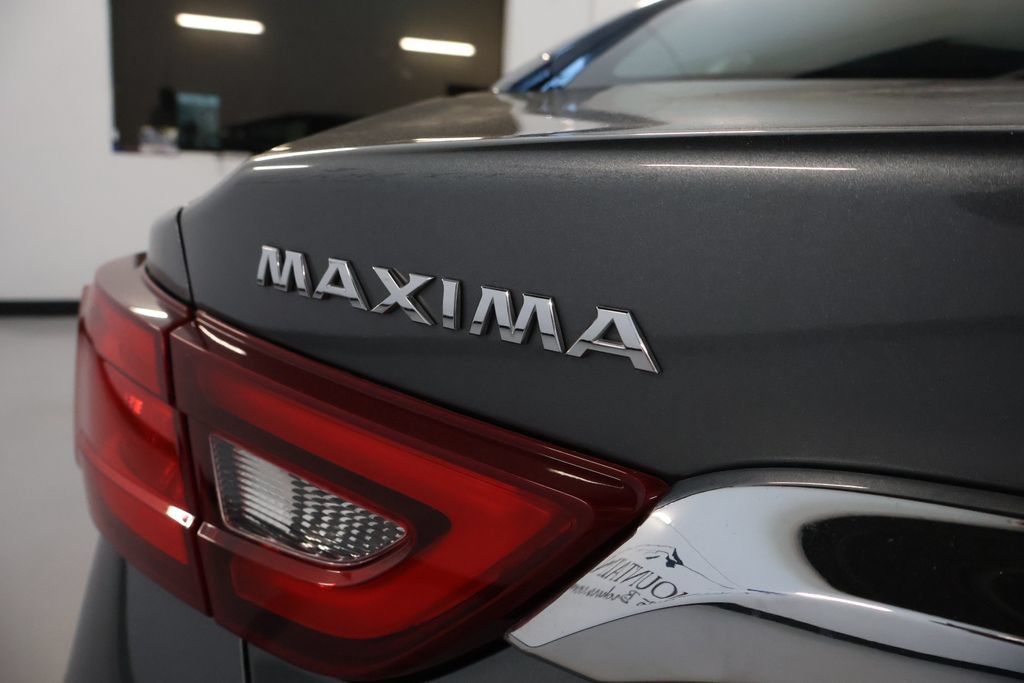 Used 2017 Nissan Maxima Platinum w/ Interior Lighting Package FWD image 10