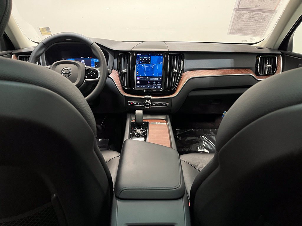 Used 2023 Volvo XC60 B5 Plus w/ Protection Package Premier AWD/4WD image 17