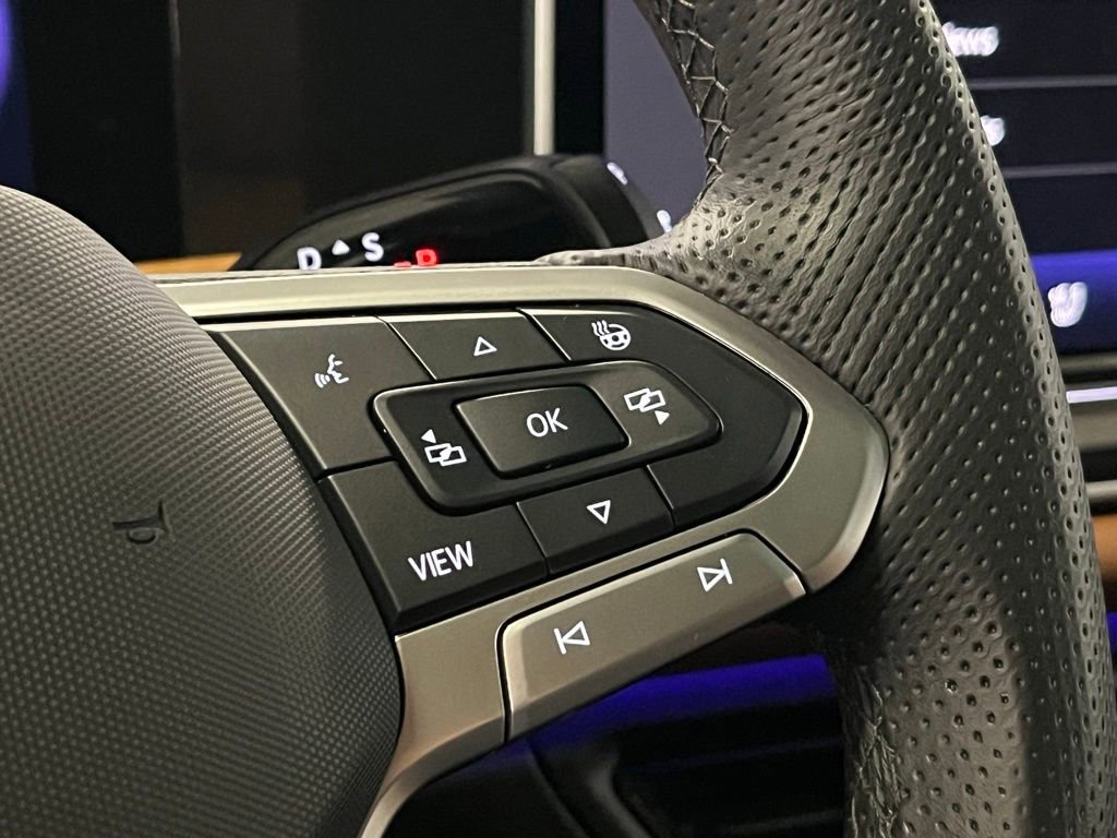 Certified 2025 Volkswagen Tiguan SEL R-Line image 27