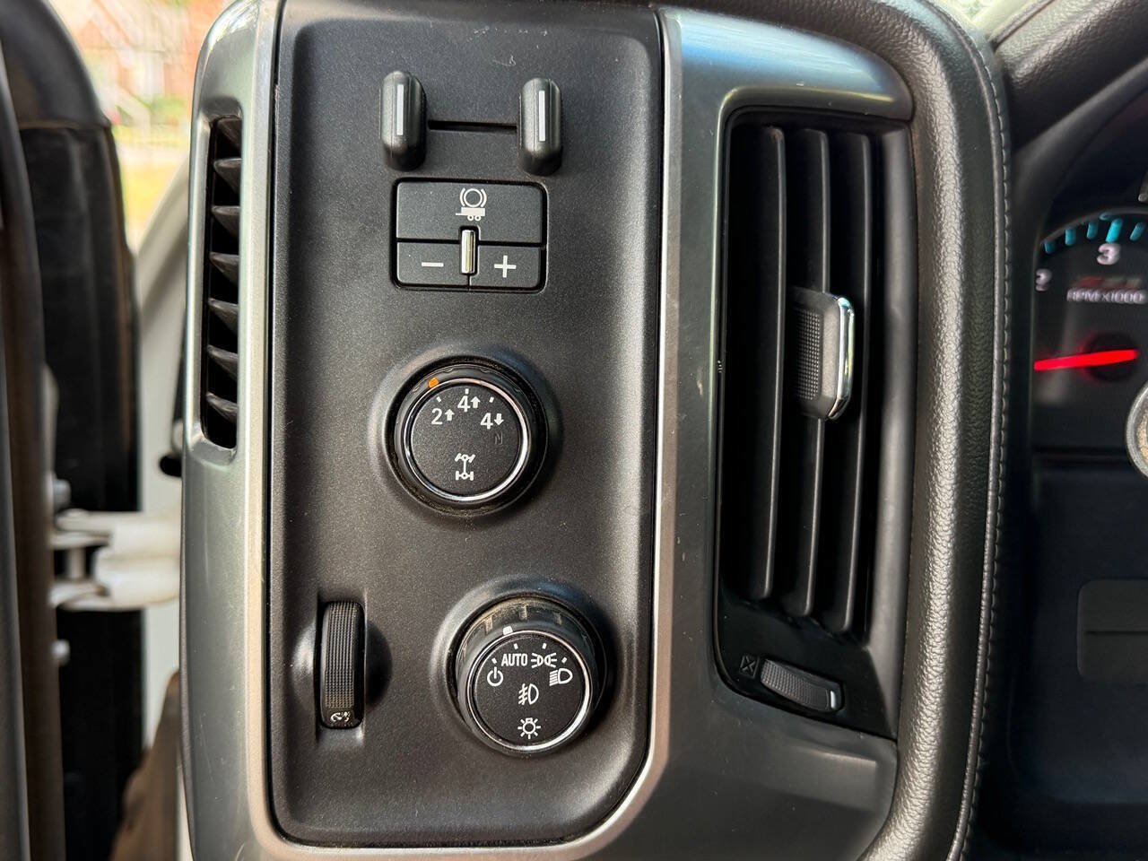 Used 2015 Chevrolet Silverado 2500 LTZ w/ LTZ Plus Package AWD/4WD image 26