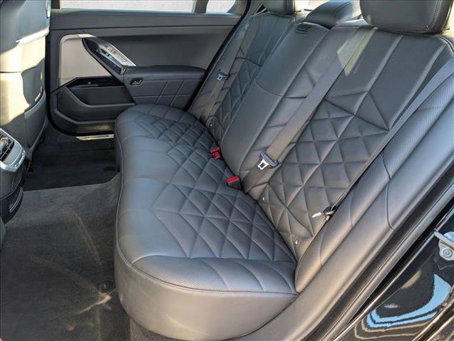 Used 2023 BMW 740i w/ Parking Assistance Package image 21