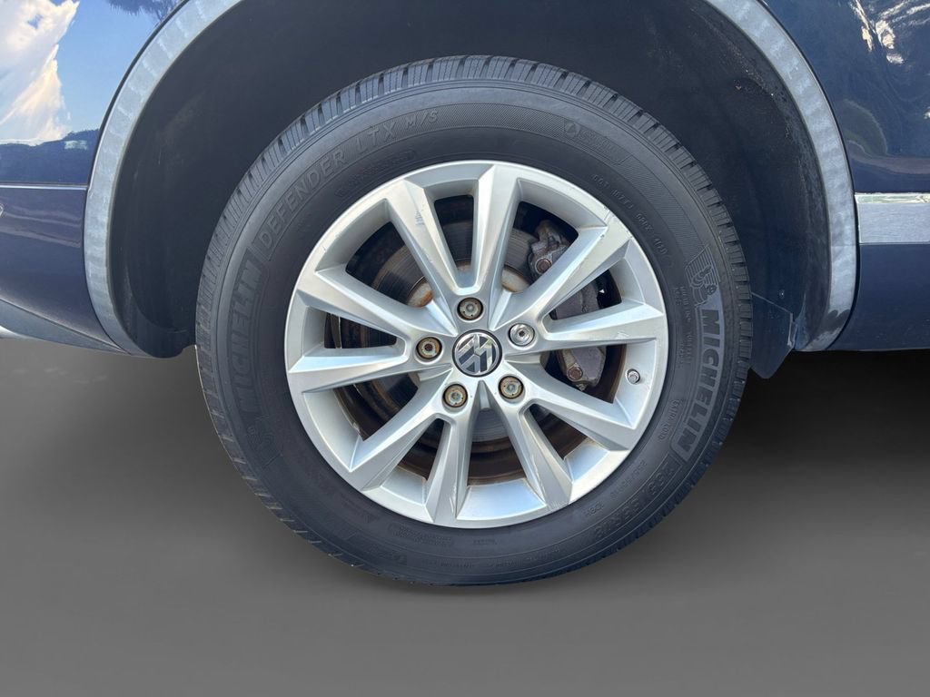 Used 2013 Volkswagen Touareg TDI AWD/4WD image 11