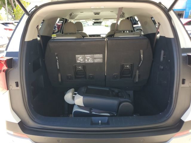 Used 2025 Kia Carnival EX FWD image 9