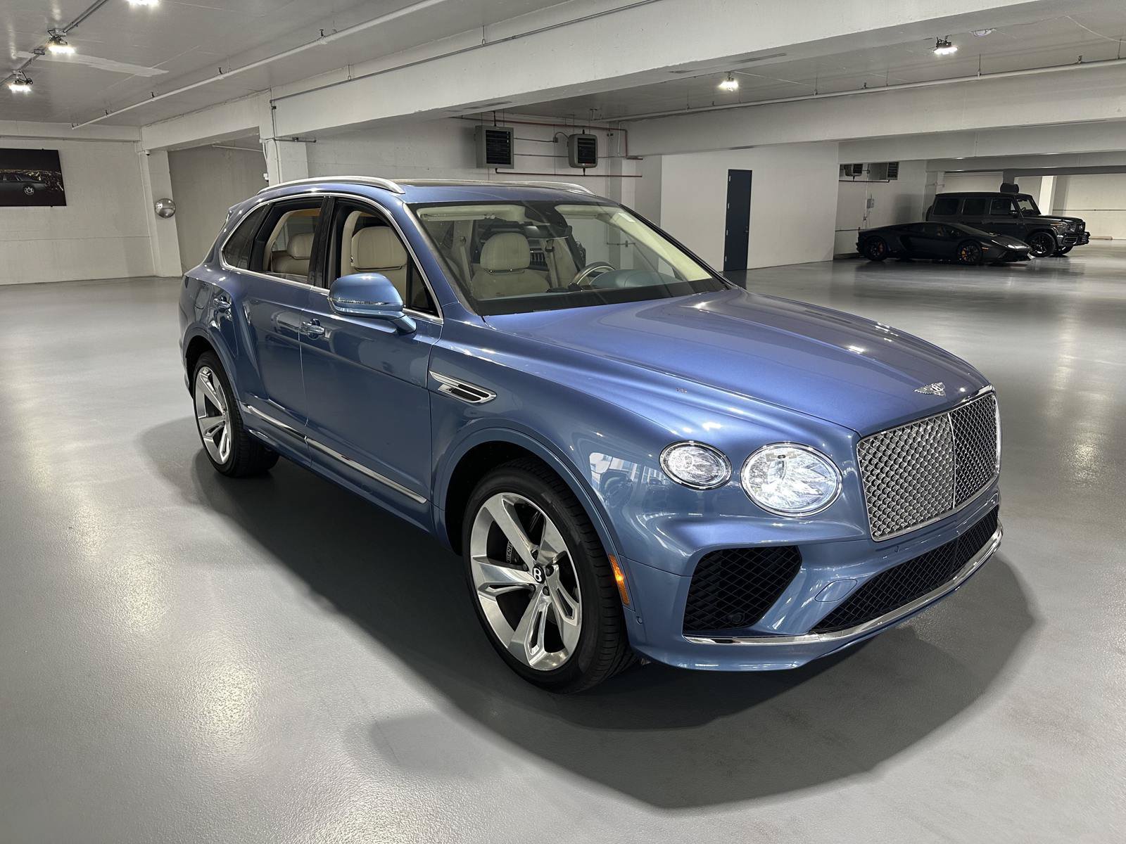 Used 2023 Bentley Bentayga AWD/4WD image 4