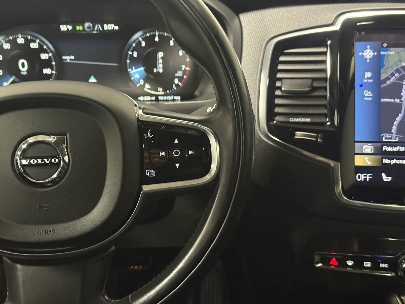 Used 2016 Volvo XC90 T6 Momentum w/ Momentum Plus Package AWD/4WD image 28