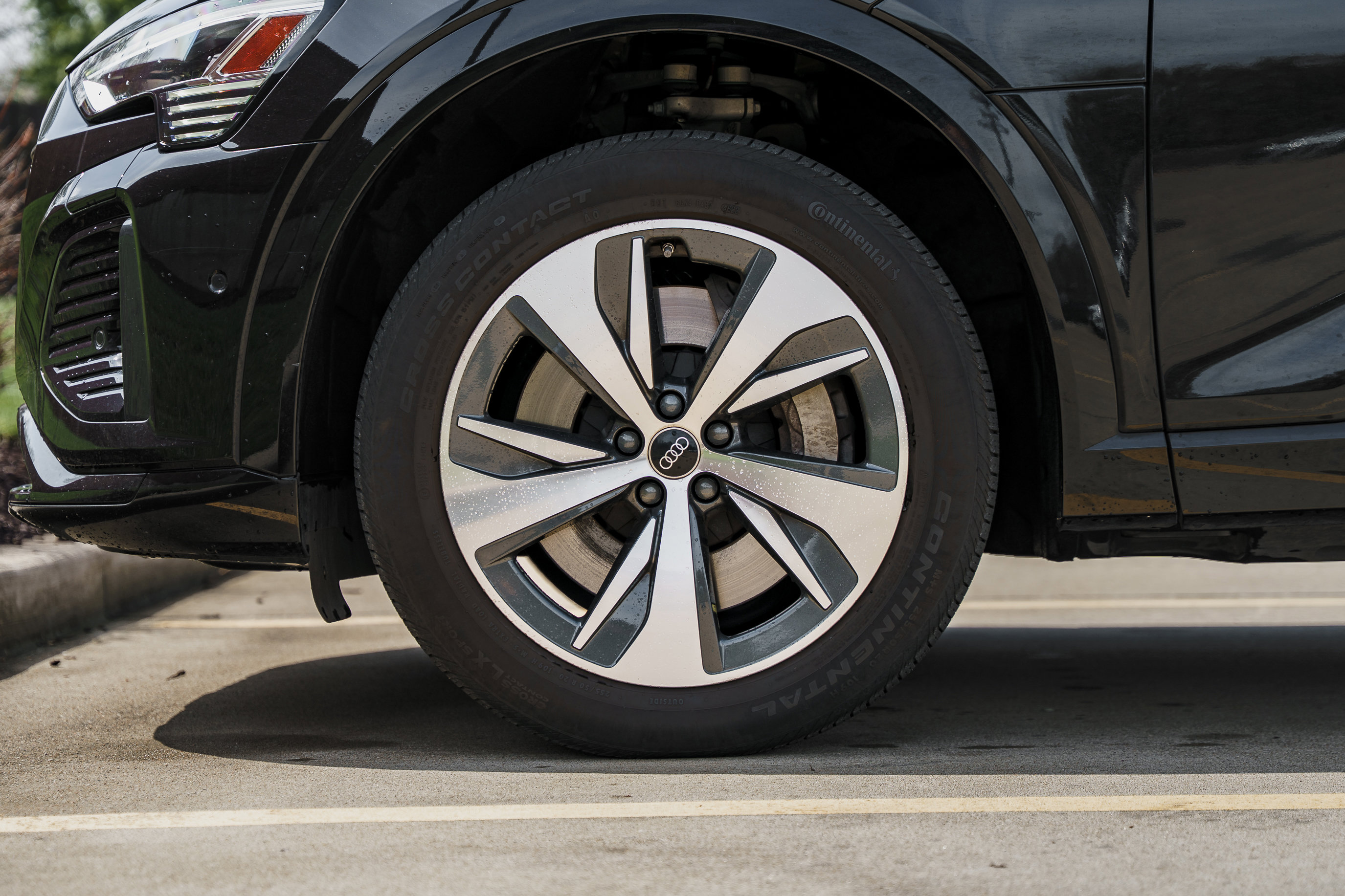 Used 2024 Audi Q8 e-tron Premium Plus w/ Premium Plus Package image 30