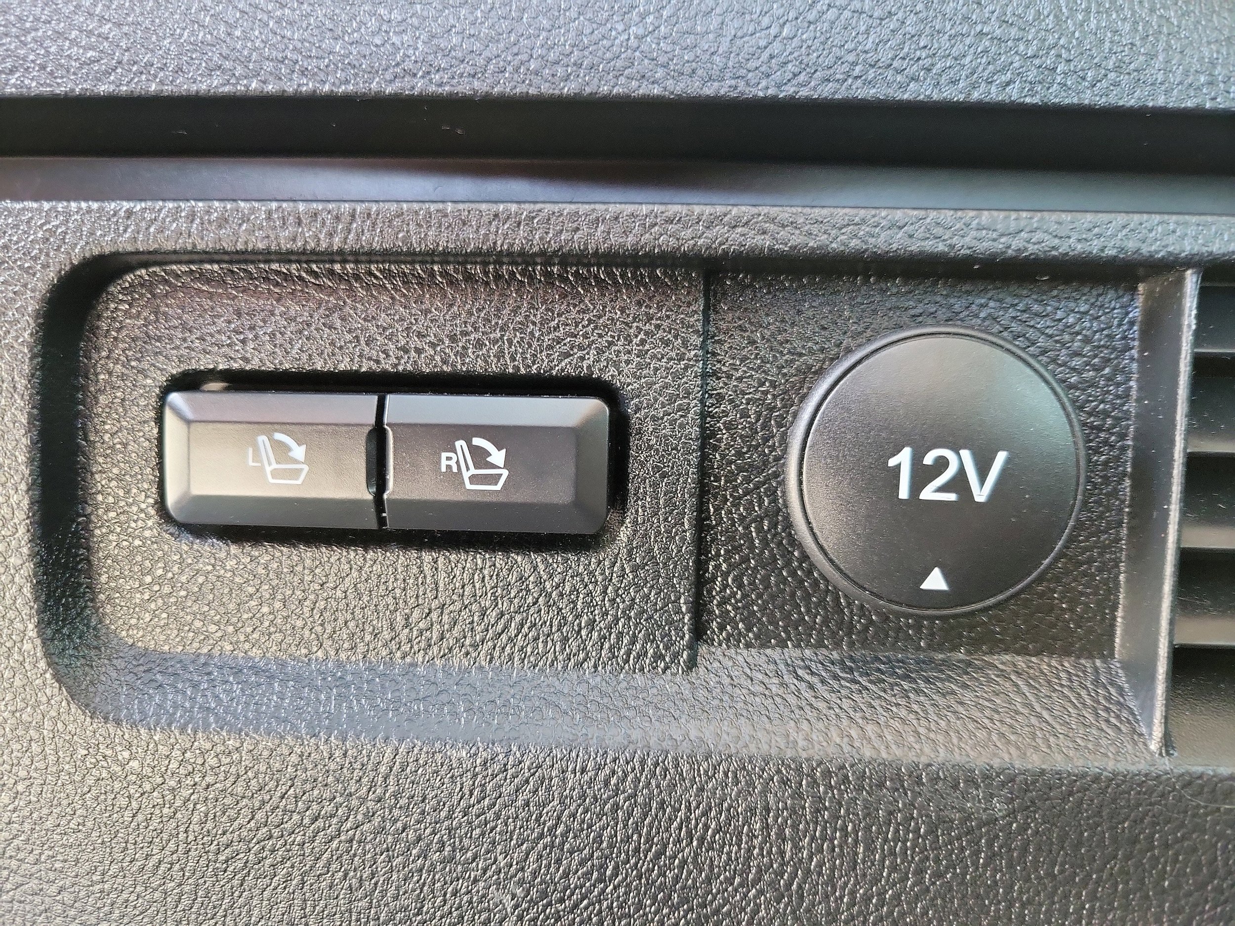 Used 2023 Lincoln Nautilus Reserve w/ Equipment Group 202A image 7