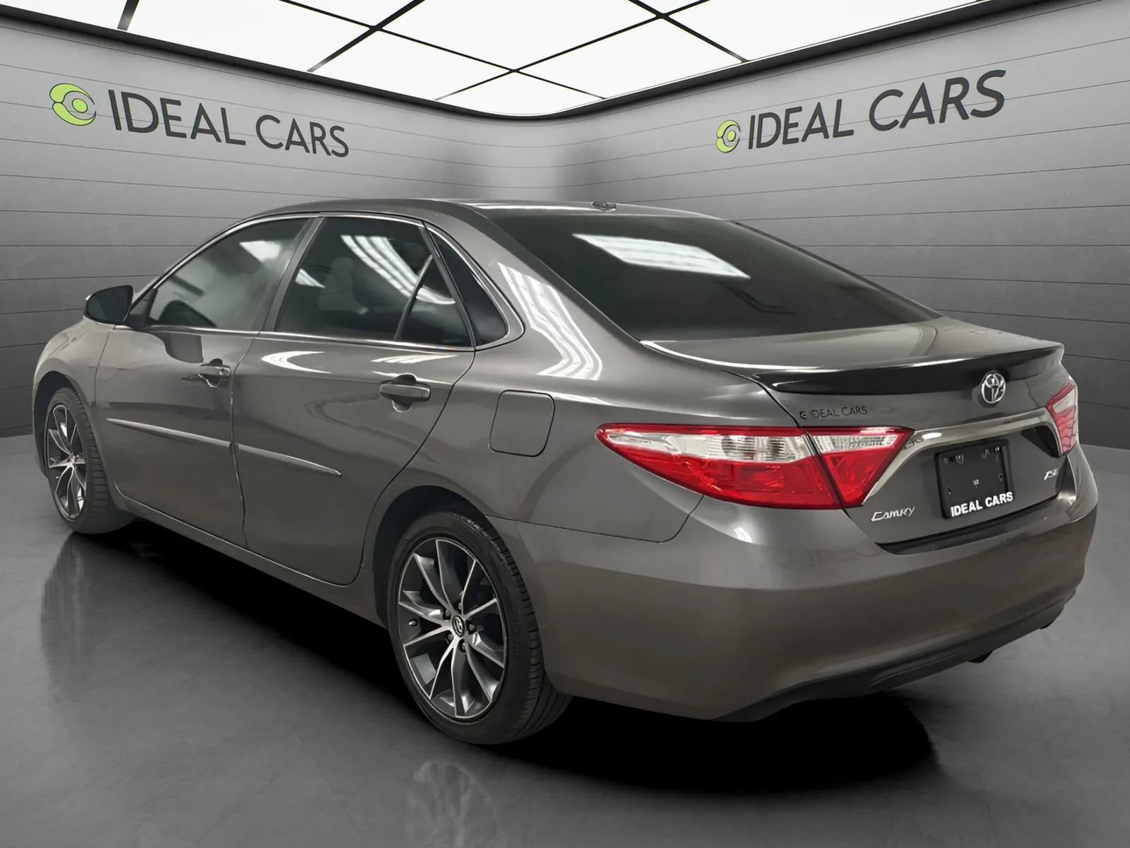 Used 2017 Toyota Camry XSE w/ Moonroof Package FWD image 7
