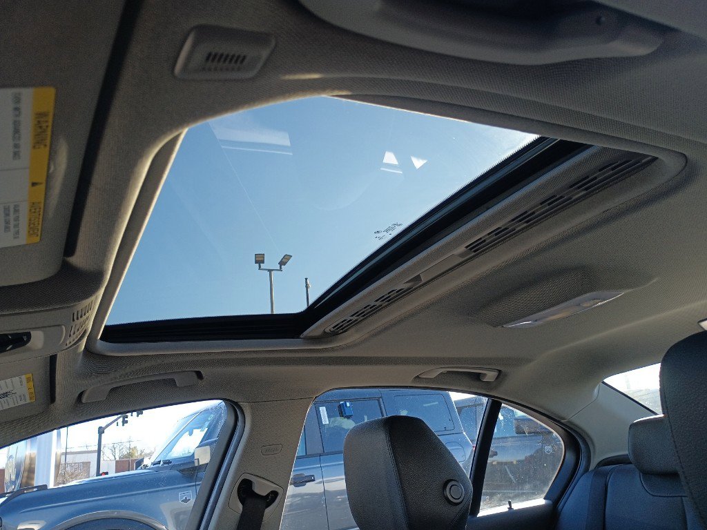 Used 2018 BMW 320i xDrive Sedan image 18