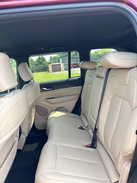 Used 2025 Jeep Grand Cherokee Limited AWD/4WD image 6