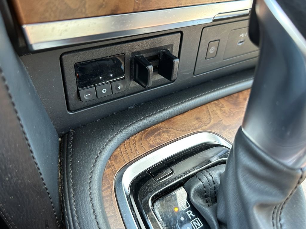 Used 2024 Nissan Armada SL w/ Captain's Chairs Package image 37