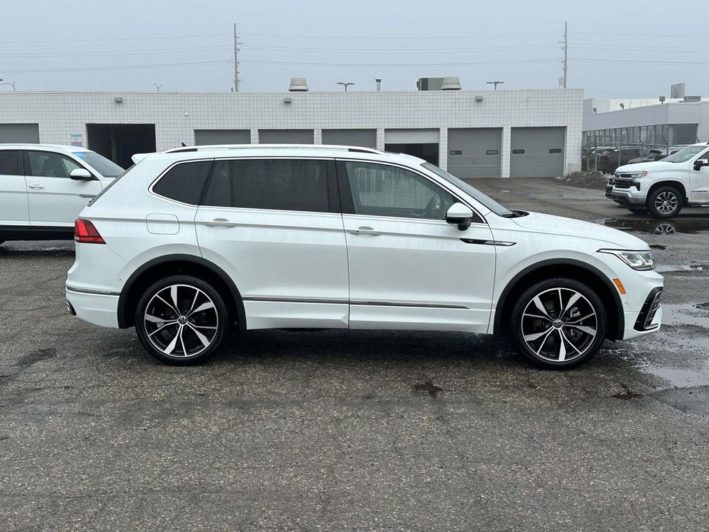 Certified 2023 Volkswagen Tiguan SEL R-Line image 2