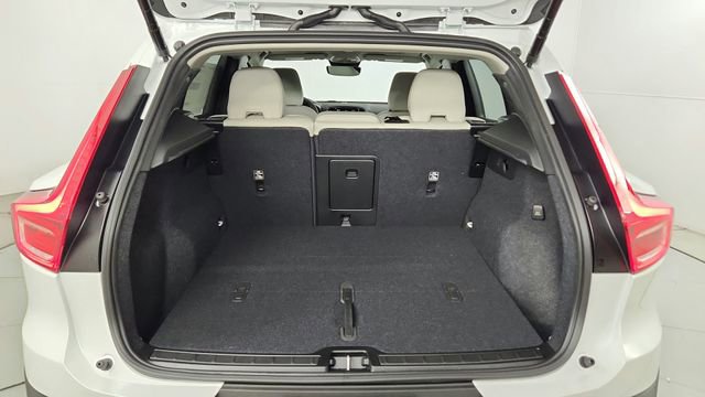 Certified 2026 Volvo XC40 B5 Plus w/ Protection Package Premier AWD/4WD image 40