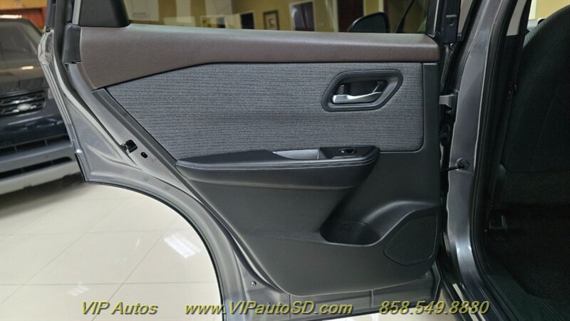 Used 2023 Nissan Rogue SV FWD image 13