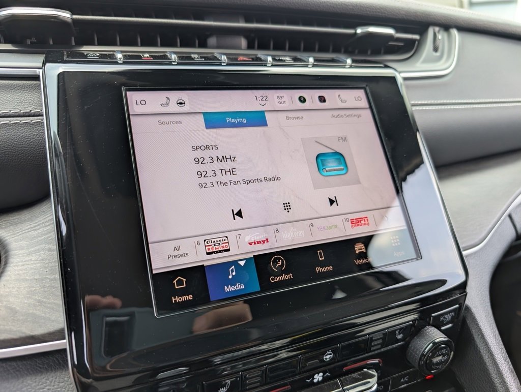 Used 2022 Jeep Grand Cherokee Limited image 23