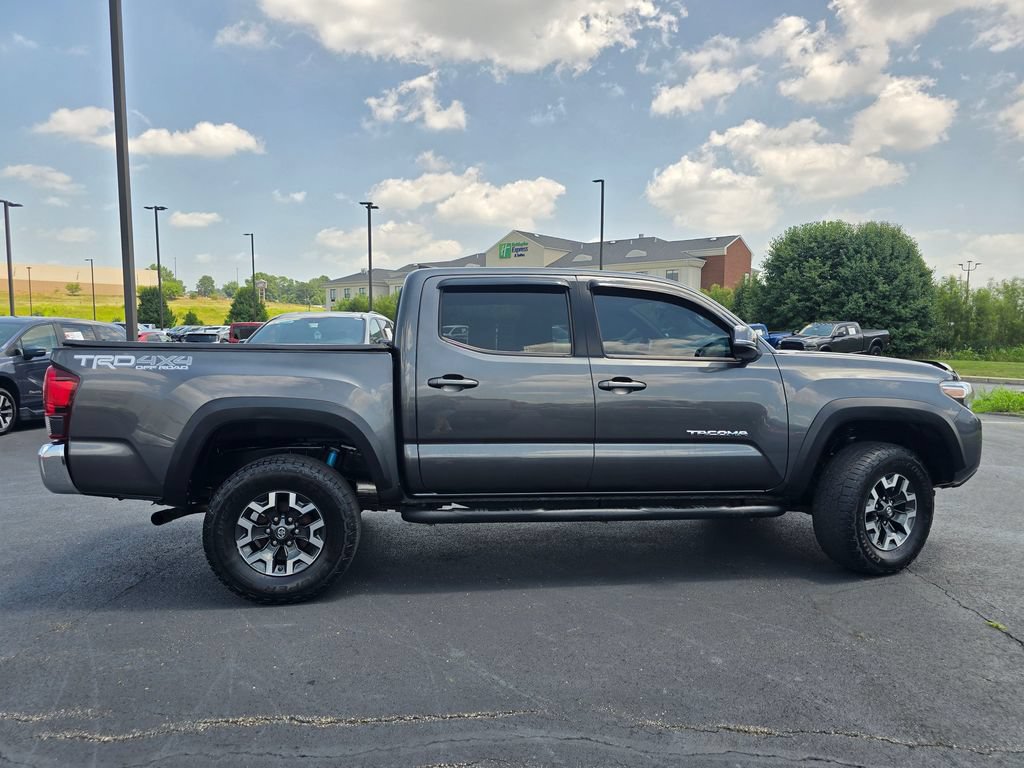 Used 2018 Toyota Tacoma TRD Off-Road AWD/4WD image 12