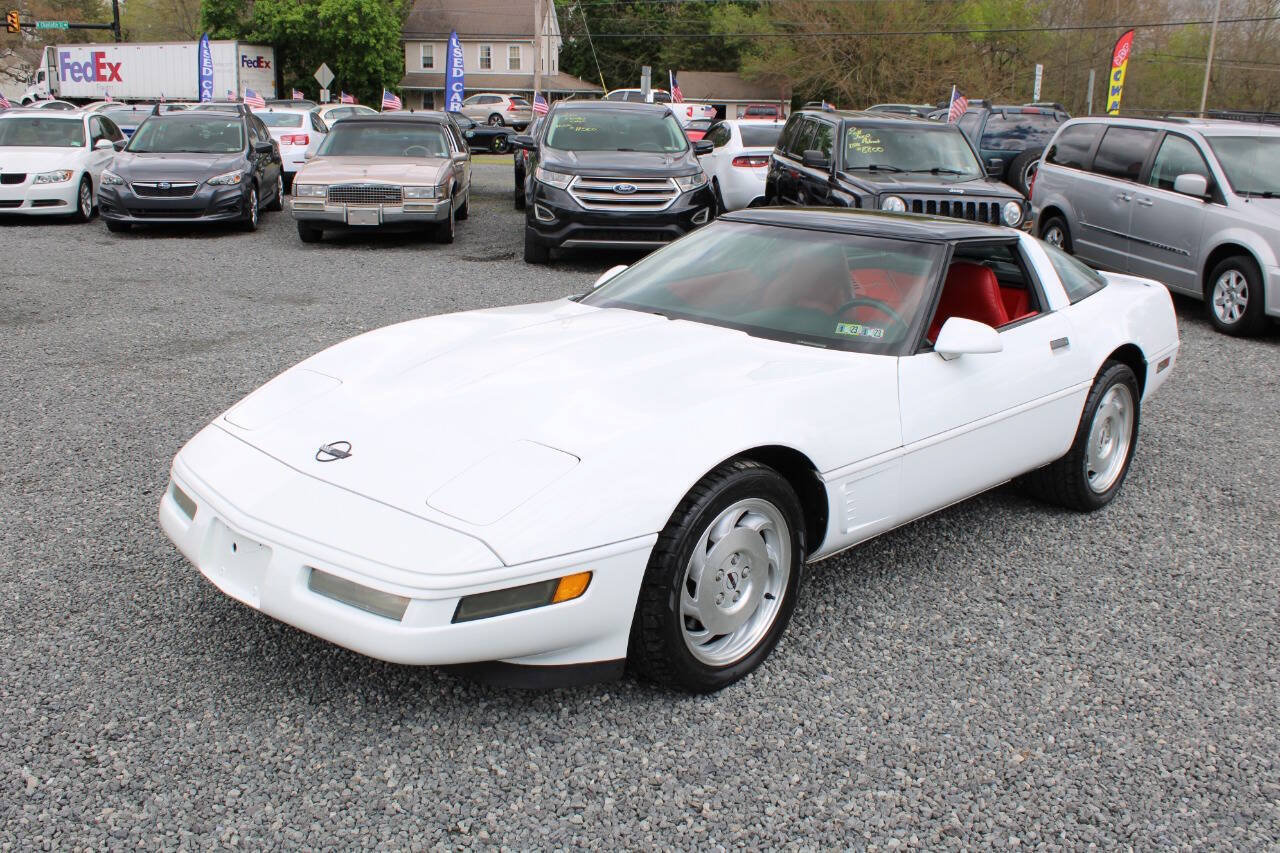 Used 1996 Chevrolet Corvette Coupe RWD image 2