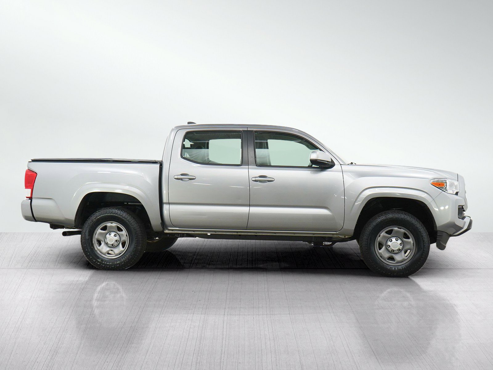 Used 2016 Toyota Tacoma SR w/ Towing Package AWD/4WD image 6