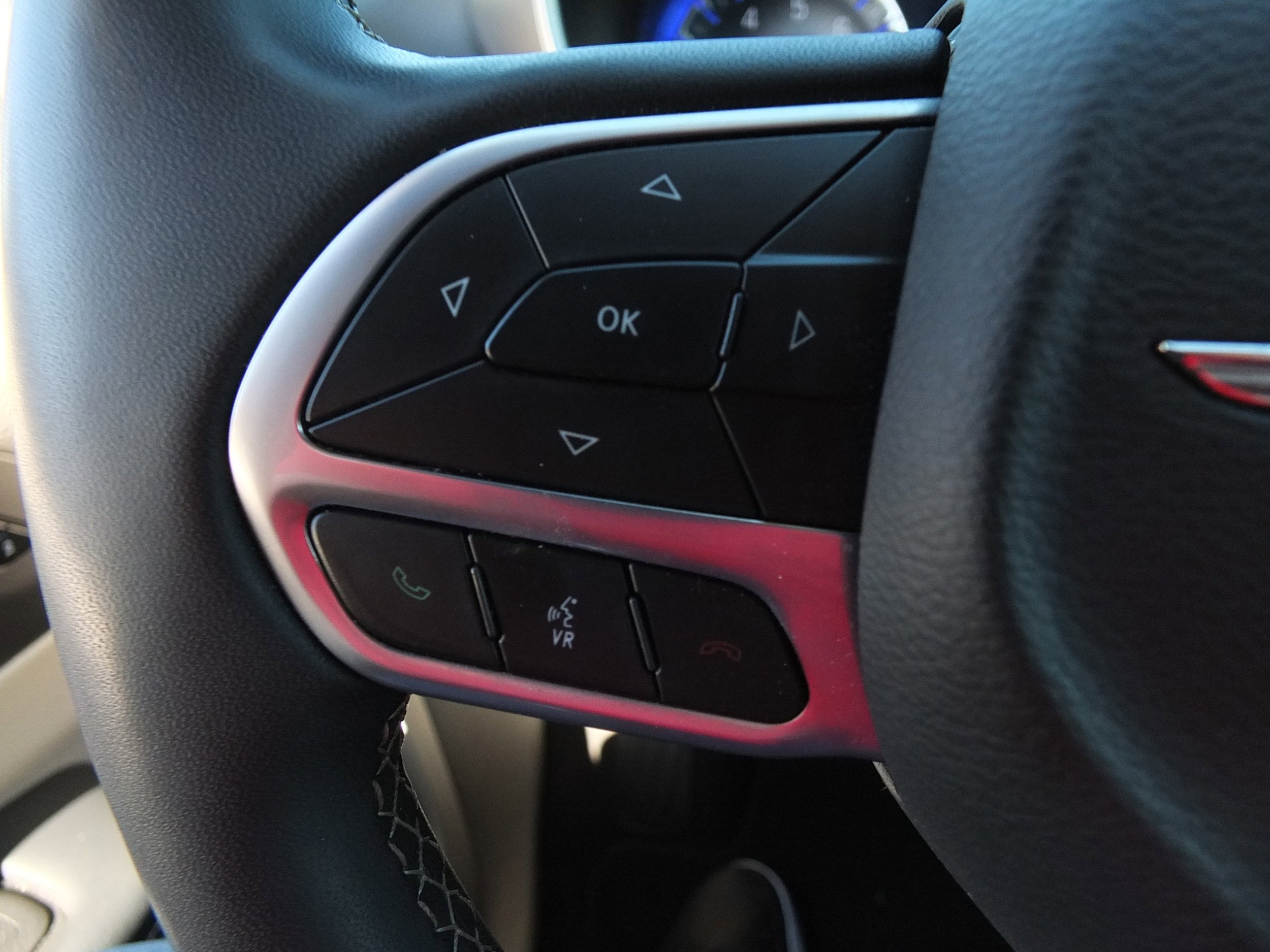 Used 2023 Chrysler Pacifica Touring-L image 21