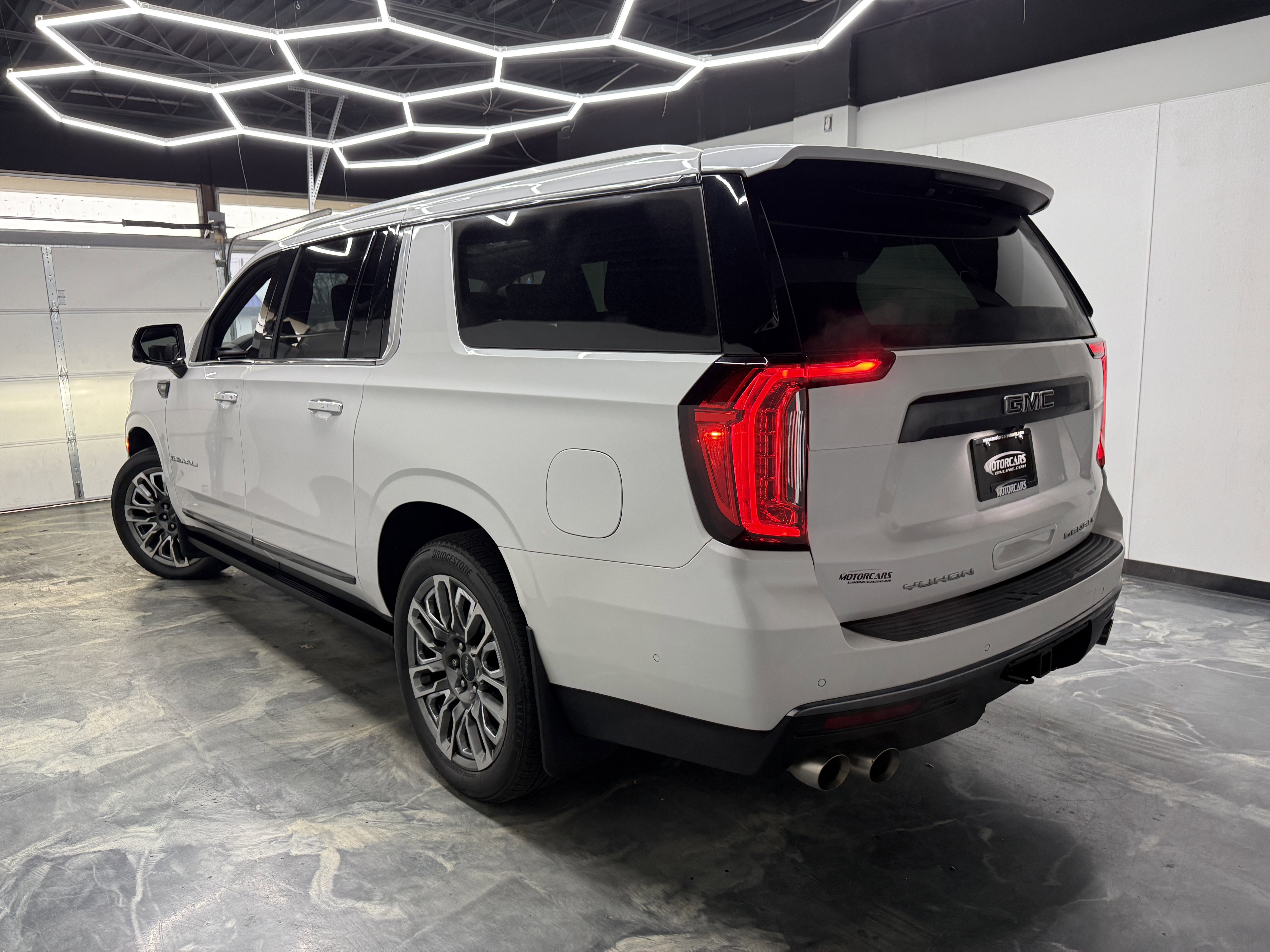 Used 2023 GMC Yukon XL Denali Ultimate image 3