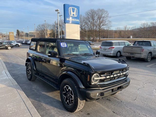 Used 2023 Ford Bronco Outer Banks image 2