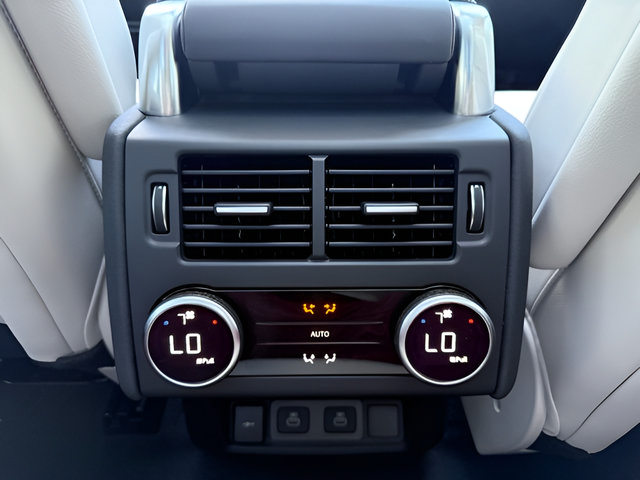 Certified 2025 Land Rover Discovery S AWD/4WD image 29