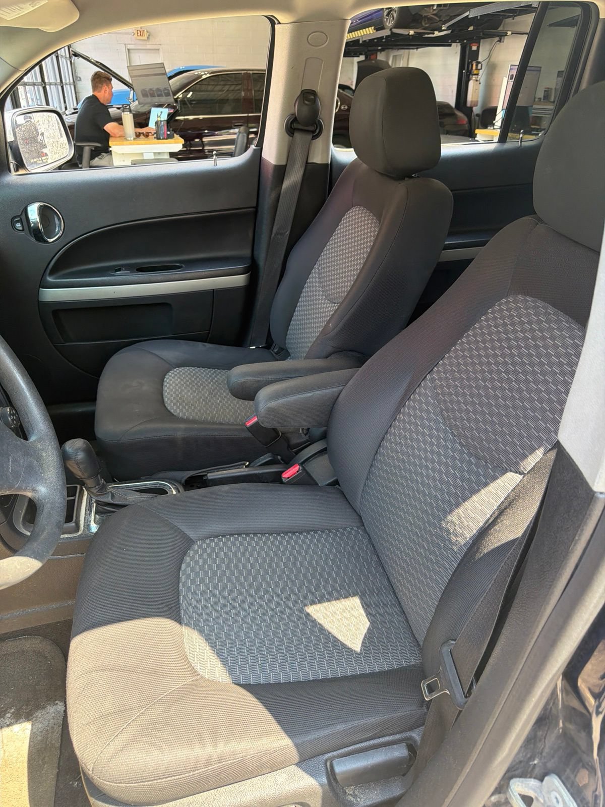 Used 2010 Chevrolet HHR LT FWD image 2