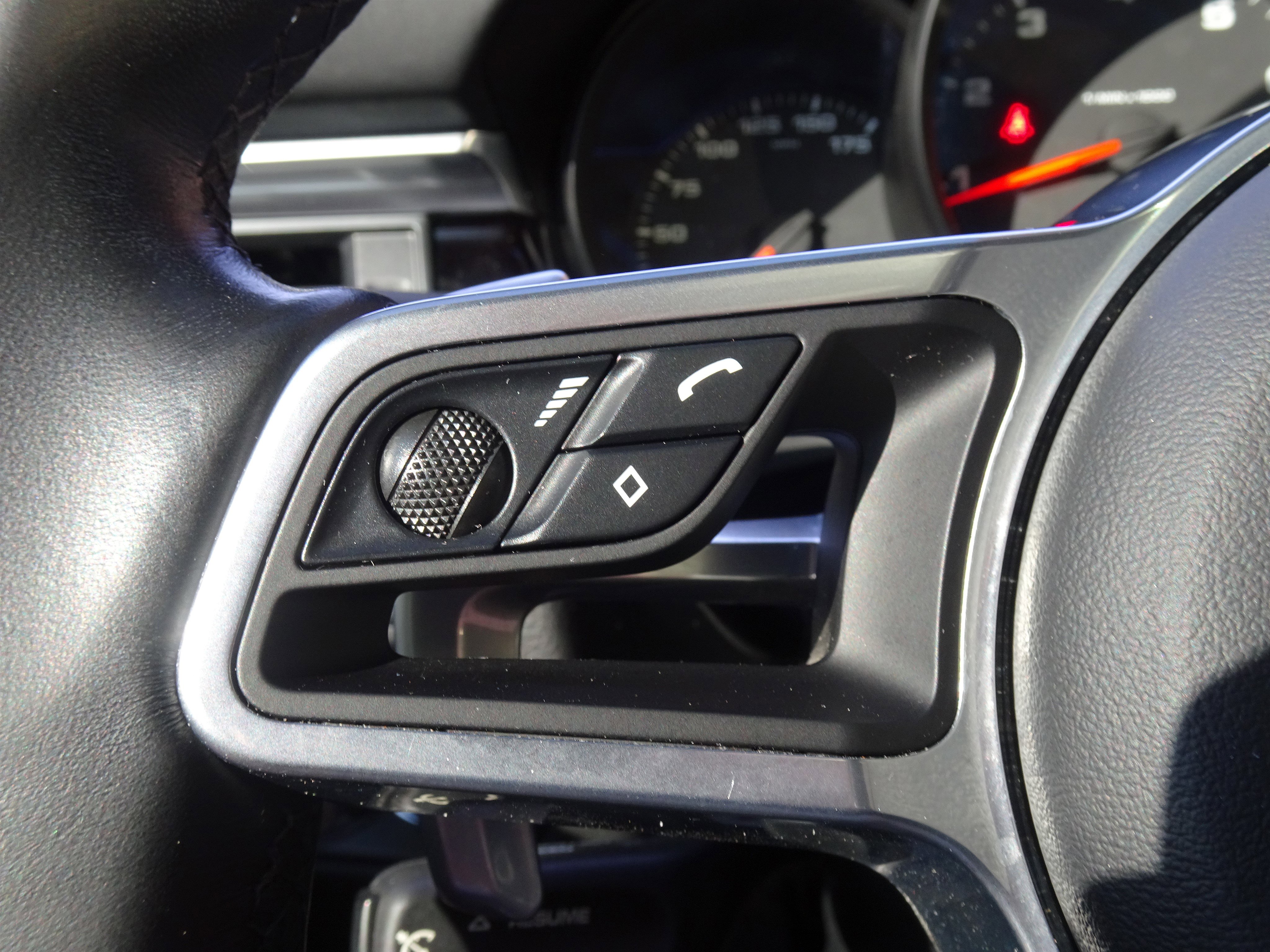 Used 2021 Porsche Macan AWD/4WD image 22