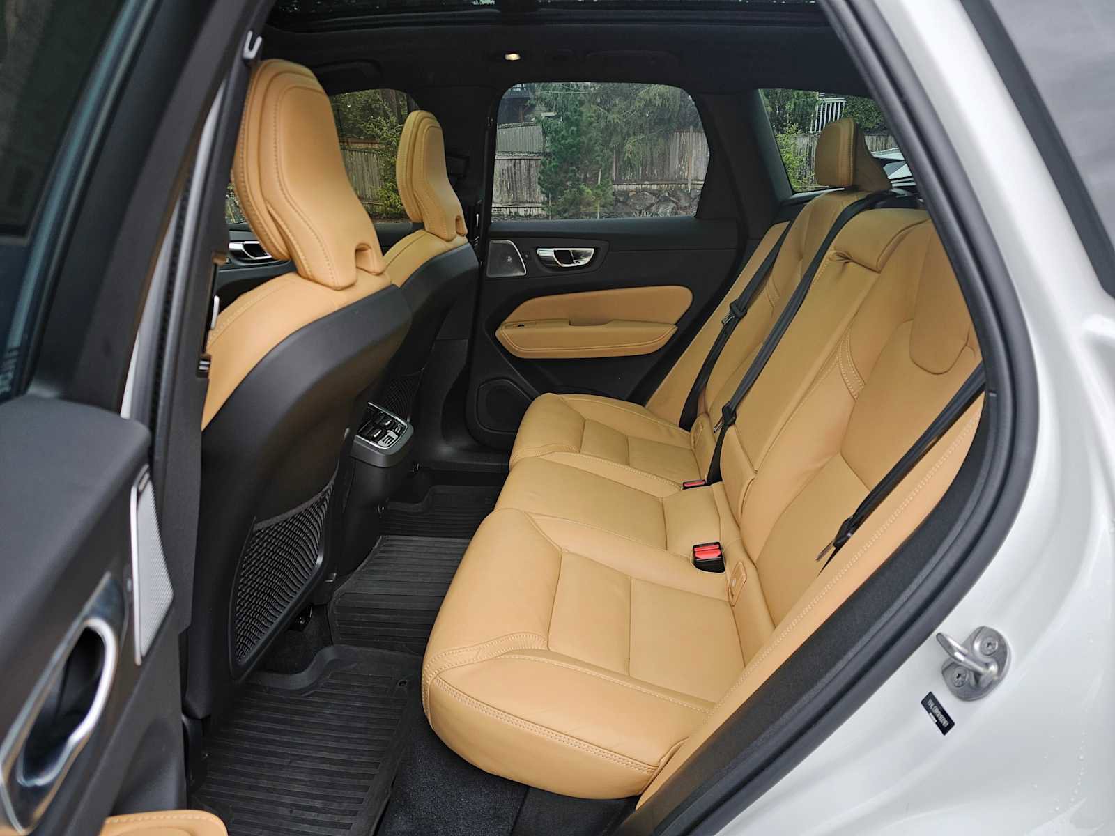 Used 2024 Volvo XC60 B5 Ultimate w/ Protection Package Premier image 16