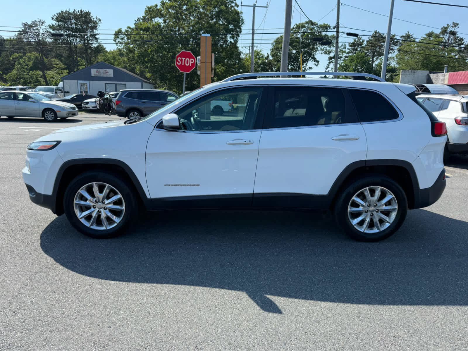 Used 2016 Jeep Cherokee Limited AWD/4WD image 5