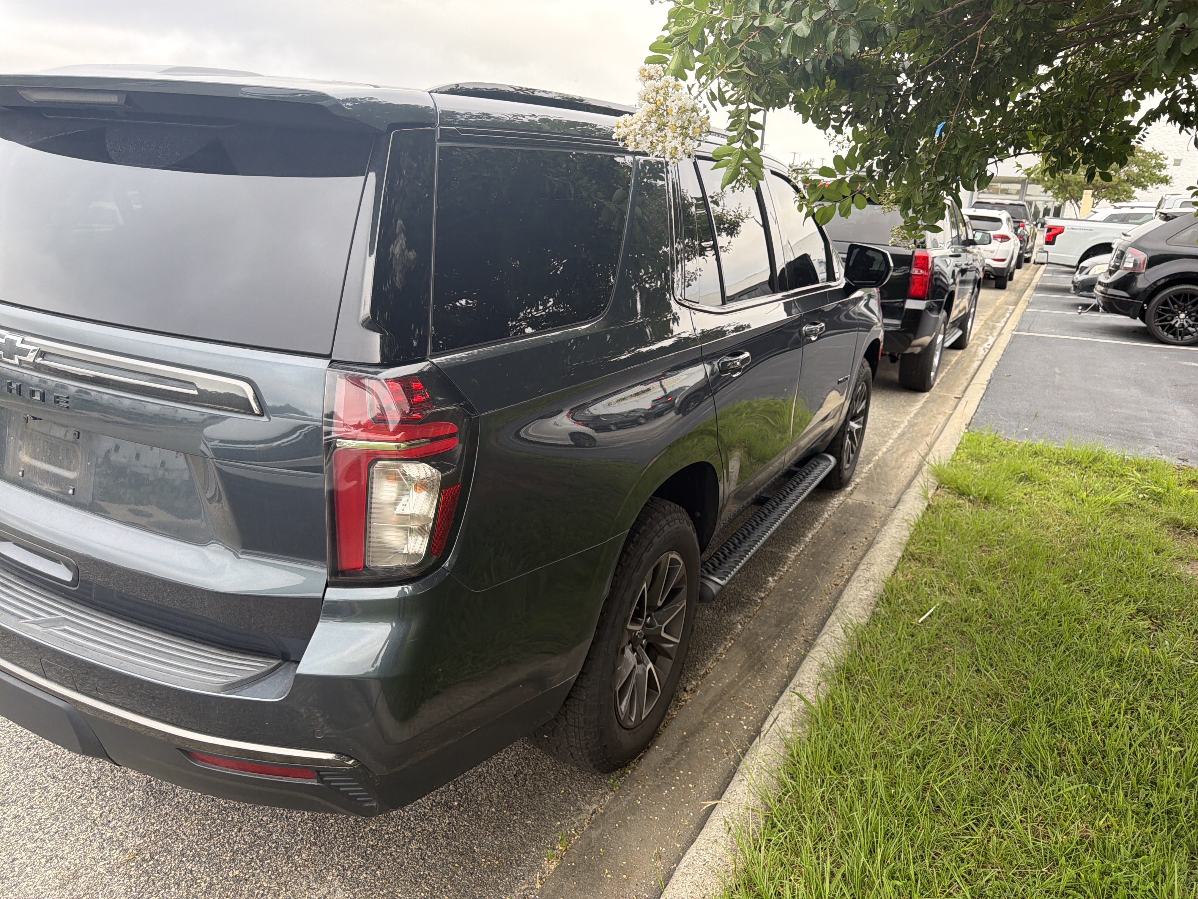 Used 2021 Chevrolet Tahoe Z71 w/ Rear Media and Nav Package AWD/4WD image 10