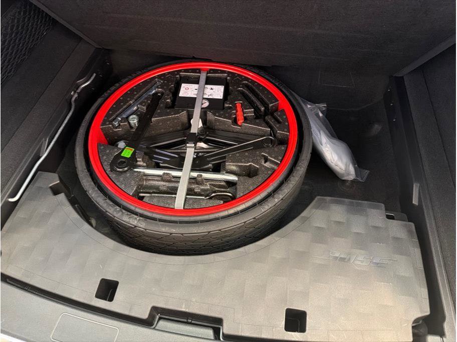 Used 2022 Porsche Cayenne Platinum Edition image 33