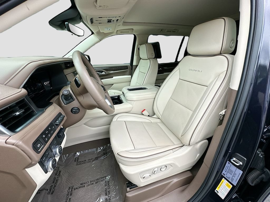 Used 2024 GMC Yukon XL Denali w/ Denali Reserve Package AWD/4WD image 5