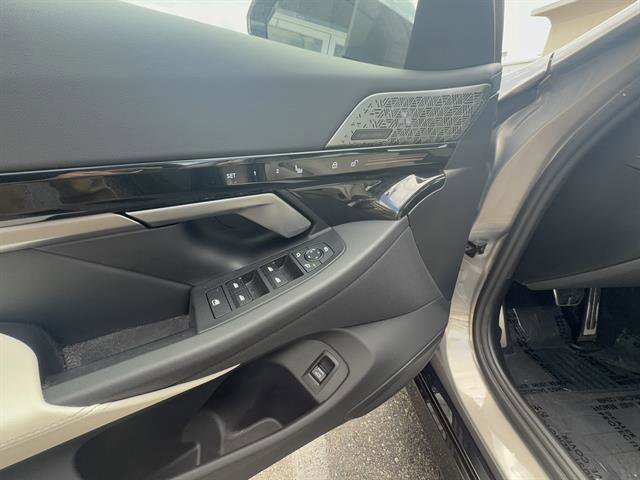 Certified 2024 BMW 530i xDrive w/ M Sport Package image 8